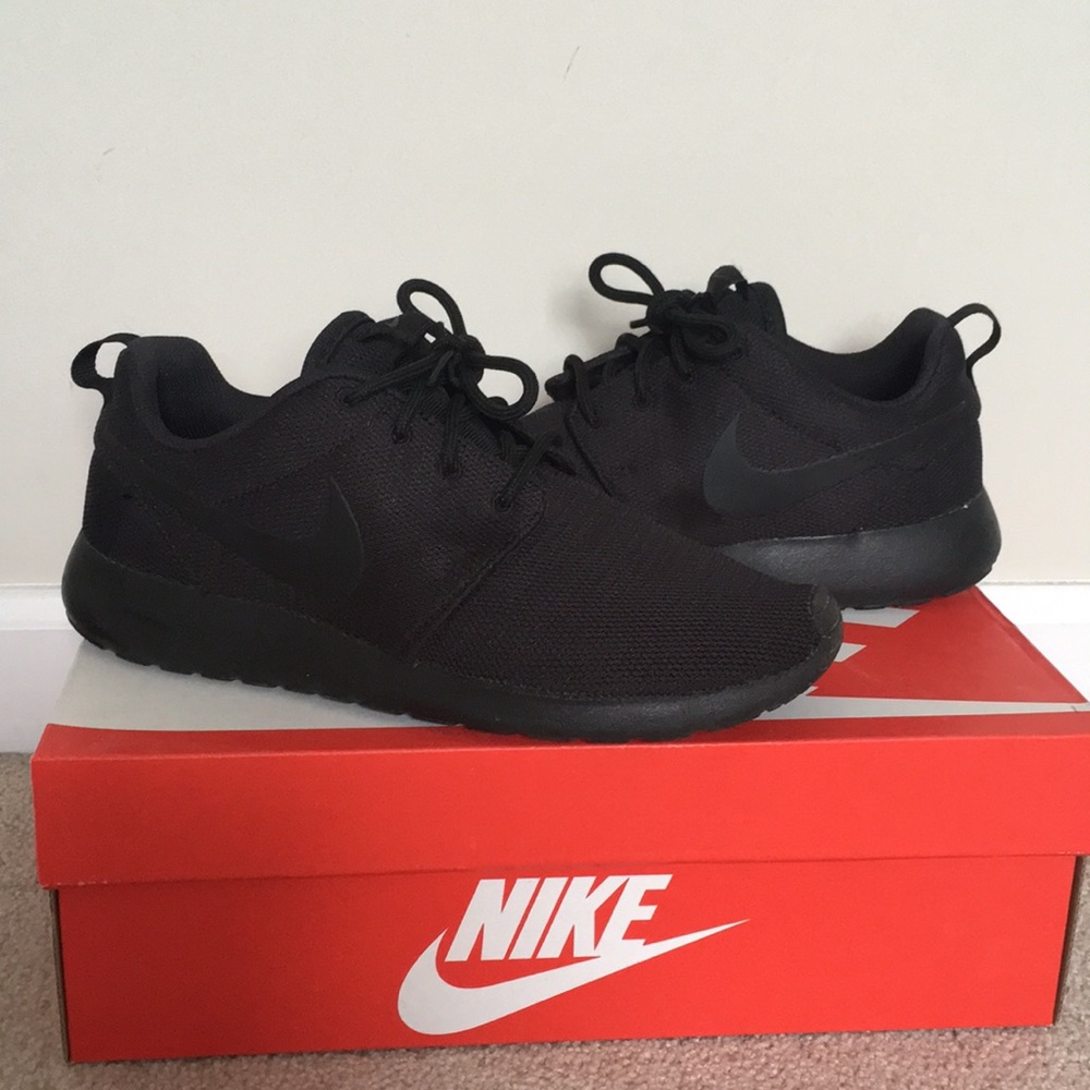 Nike All Black Roshe 1 Running Shoes - Women’s 7.5